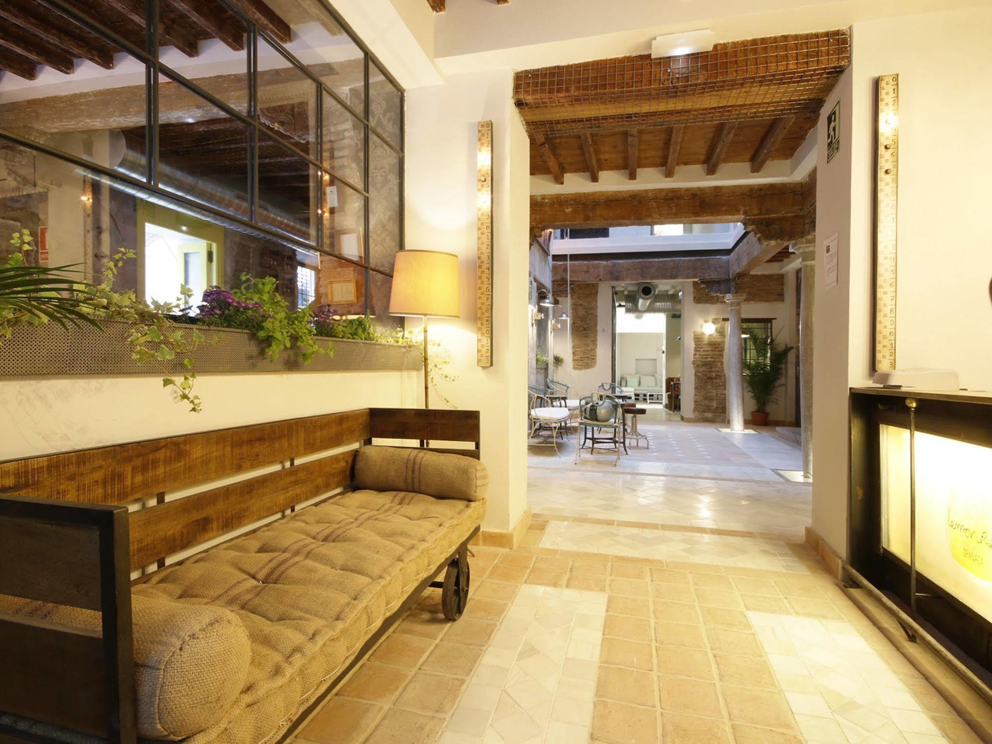 Lemon Rock Hostel Granada Exterior photo
